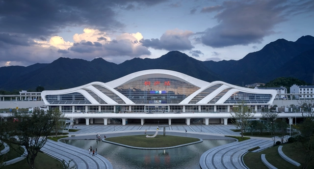 杭黄铁路桐庐站 / 绿城十维建筑设计 - 火车站
