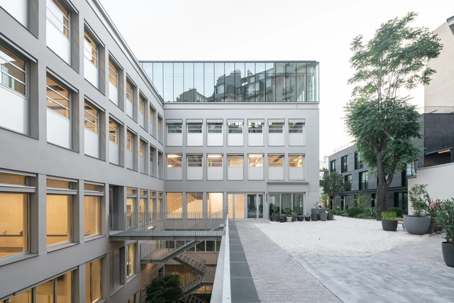 Deskopolitan Renovation / Franklin Azzi - Extension