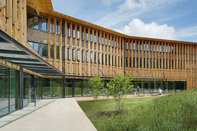 法国公共卫生部，‘张开的臂膀’守护国民健康 / Atelier du Pont - 办公设施