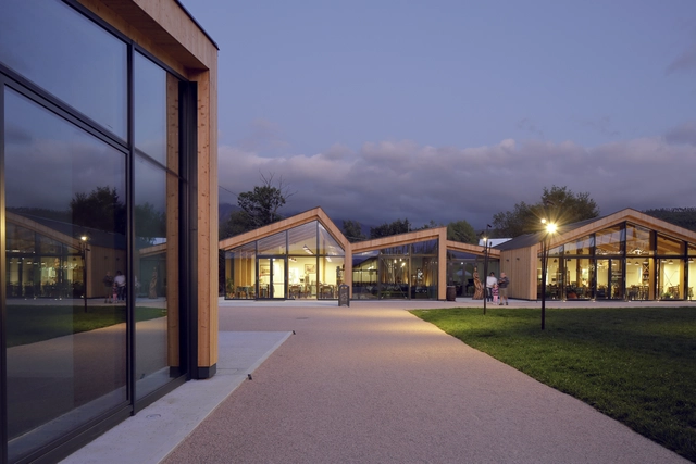 Praça Amatrice Polo del Gusto / Stefano Boeri Architetti - Comunitário