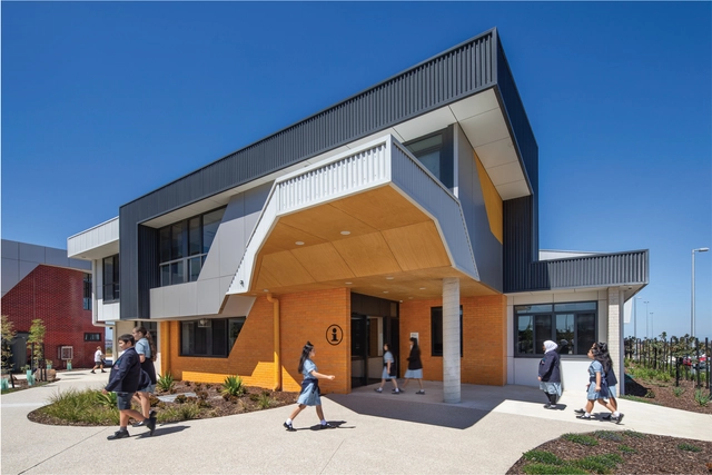 Edgars Creek 中学 / Brand Architects - 高中