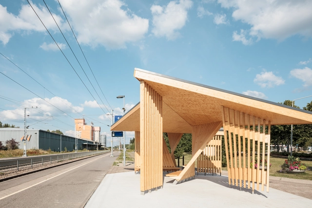 Estación de tren Kohta / Aalto University Wood Program - Estación De Trenes