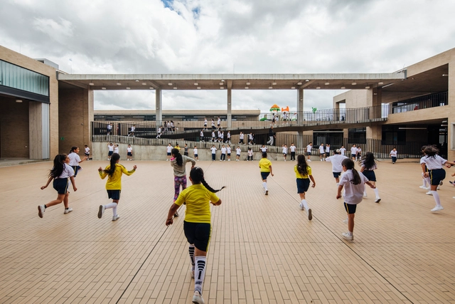 Colegio distrital Rogelio Salmona / FP Arquitectura - Escuelas, Fachada
