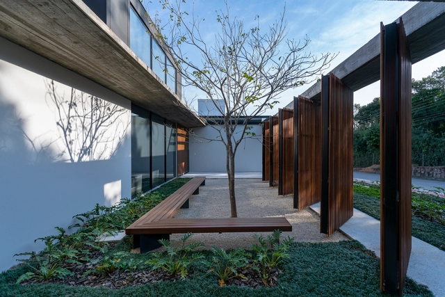 Casa Pátio / Marchetti Bonetti+ - Casas, Jardim, Fachada, Viga