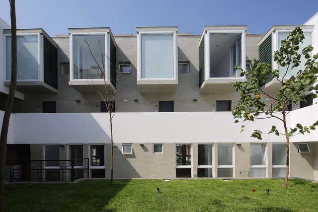 Edificio Santa Rosa / David Mutal Arquitectos - Apartamentos, Fachada, Puerta