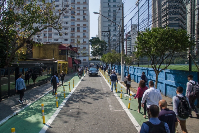 Ruas completas e psicologia: como o ambiente influencia nosso comportamento - Imagem de Destaque