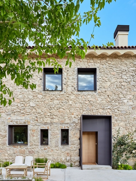 Casa grande / Lado Blanco Arquitecturas - Renovación, Jardín, Puerta, Fachada, Sillas, Mesas