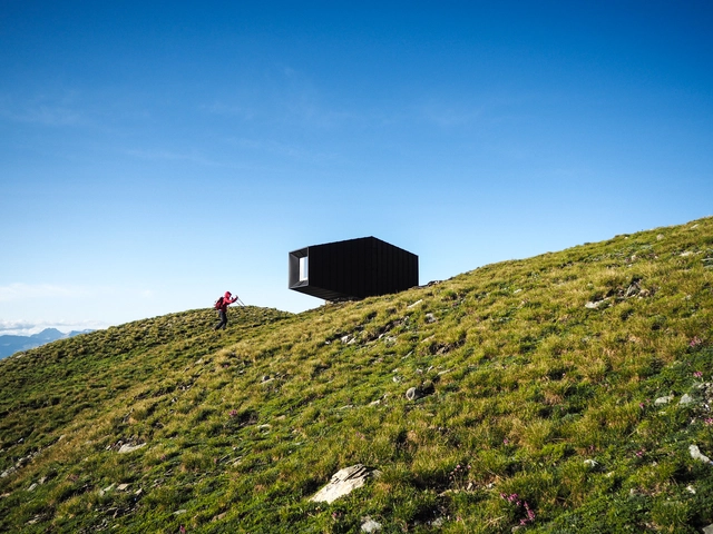 Black Body Mountain Shelter / Andrea Cassi + Michele Versaci - Exterior Photography, Tourism