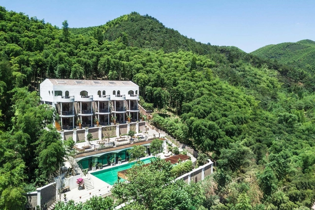 Cloud Hotel / Studio8 - Exterior Photography, Renovation, Facade, Forest