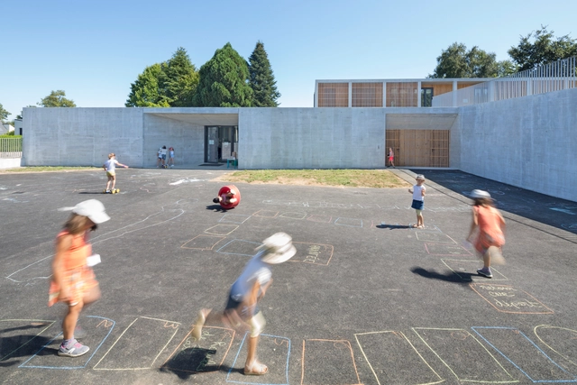 Escuela y centro recreativo Elven / Atelier 56S - Escuelas