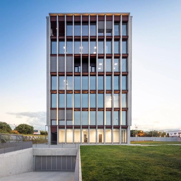 818 Building / A.As - Arquitetos Associados - Office Buildings