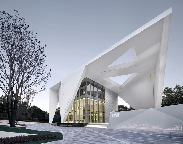 Rsun Sales Center / BENJAI Architectural Design - Retail 