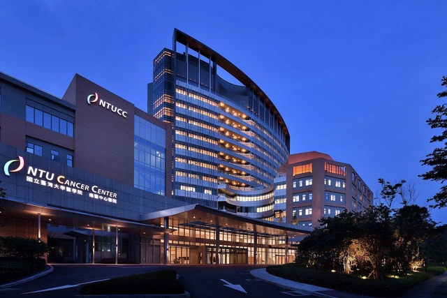 台湾大学癌医中心医院 / 潘冀联合建筑师事务所 - 医院