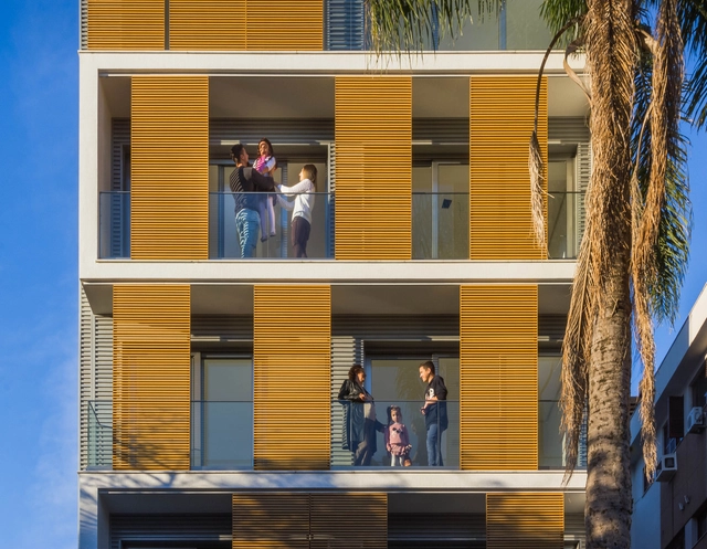 Parasoles fijos y móviles: 10 protecciones solares para fachadas - Imagen Principal