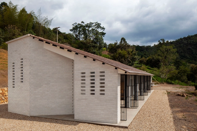 Casa Abierta/Cerrada / Juan Pablo Aschner - Sustentabilidad, Fachada, Puerta