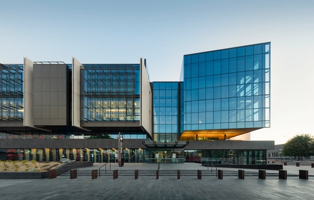 基督城司法及紧急服务局 / Warren and Mahoney, Opus Architekten, Cox Architecture - 法院