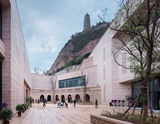 Yan’an Baota Mountain Tourist Centre / THAD - Tourism