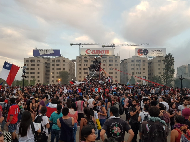 Qual o papel da arquitetura durante a crise social no Chile? Nenhum. - Imagem de Destaque