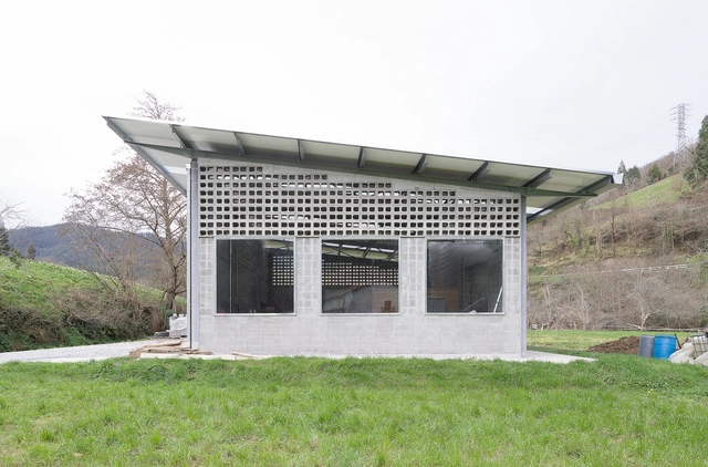 Pabellón equino en Aulesti / ELE Arkitektura - Otras Estructuras, Puerta, Fachada