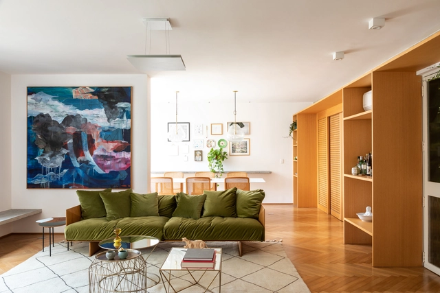 Apartamento Joaquim  Antunes / CR2 Arquitetura - Edifício De Apartamentos, Porta, Iluminação, Mesa, Cadeira