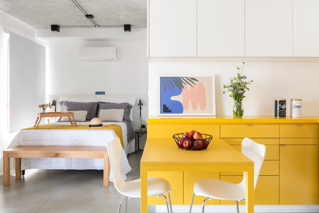 Apartamento 501 / CR2 Arquitetura - Edifício De Apartamentos, Mesa, Cadeira