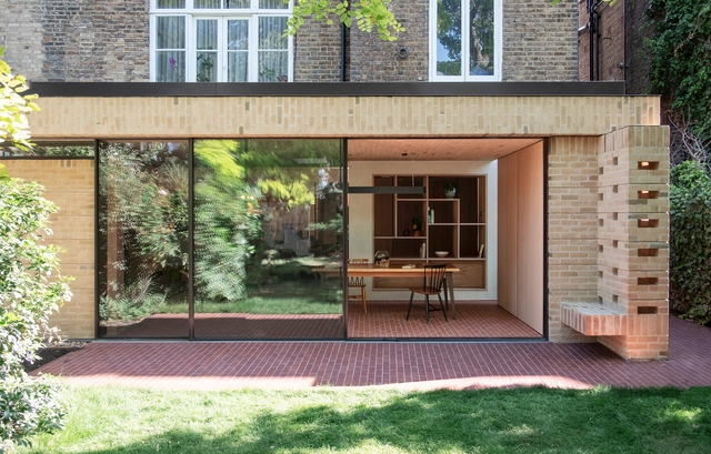Extensión de una casa fresca y verde / Sanya Polescuk Architects - Ampliación