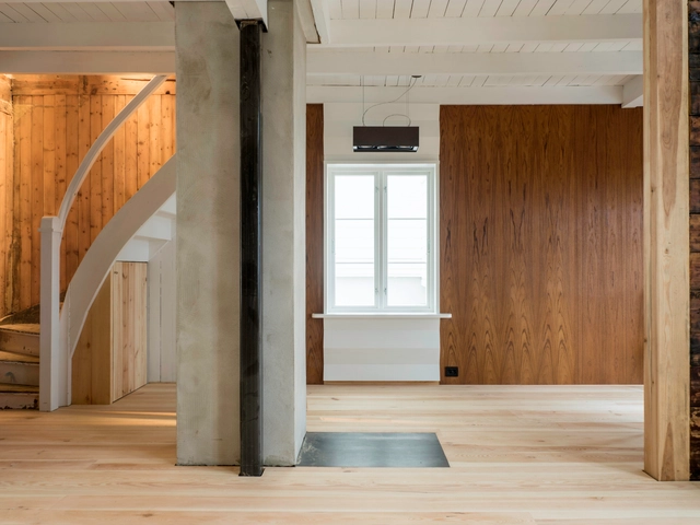 斯塔万格住宅，焚木、新木与白的结合 / Hoem + Folstad Arkitekter - 别墅室内