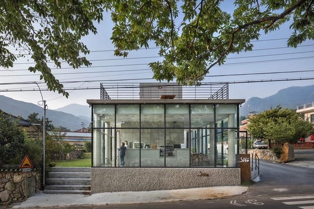 Deokhyeon-ri House with a Cafe / On Architects Inc. - Houses