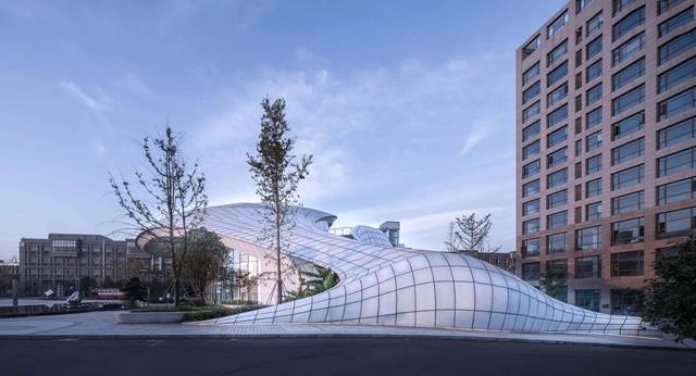 Innovation Hunan Conference Center / DXH Studio - Services 