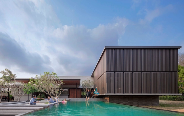 Monsoon House / Ayutt and Associates Design - Houses