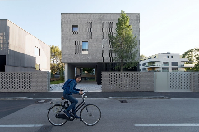 Residência Escalonada / OFIS Architects - Casas
