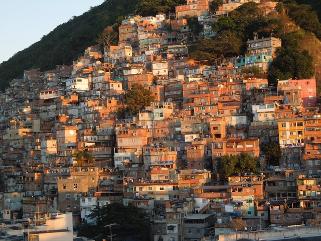Problemas y soluciones de la vivienda social en Latinoamérica - Imagen Principal