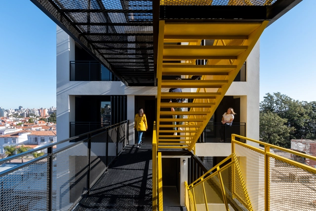 Edificio Casa 40 / Quaranta & Coraglio Arquitectos - Apartamentos, Fachada, Fijación Vigas, Cierros, Barandas, Balcón