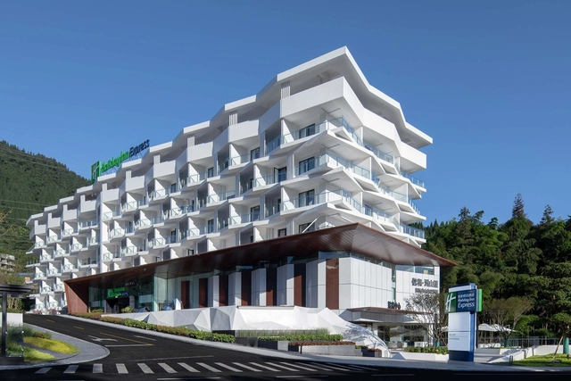 峨眉七里坪智选假日酒店 / 成都中筑华恺建筑设计 - 酒店
