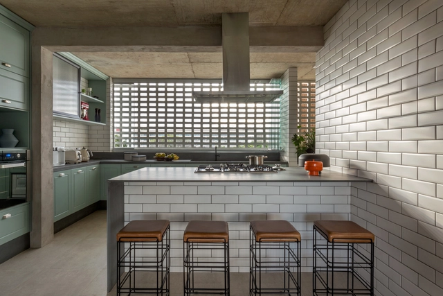 115S Apartment / SAINZ arquitetura - Interior Photography, Apartment Interiors, Kitchen, Beam, Countertop, Table, Chair