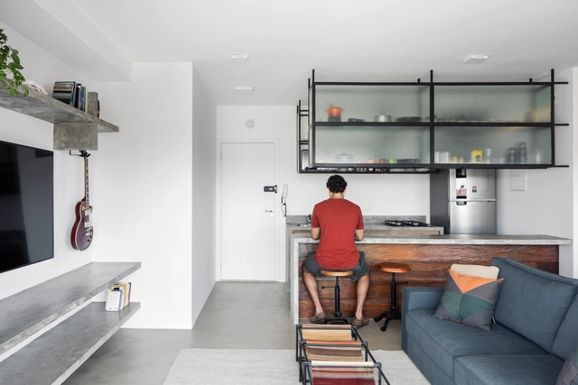 Apartamento Vila / SOEK Arquitetura - Edifício De Apartamentos, Cozinha, Mesa, Bancada, Cadeira