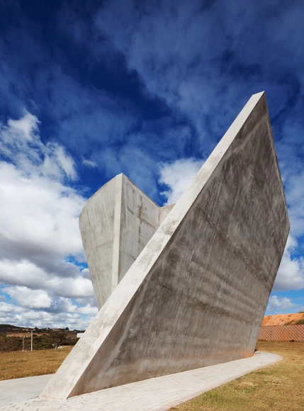 Capela de Nova Serrana / Kruchin Arquitetura - Capela