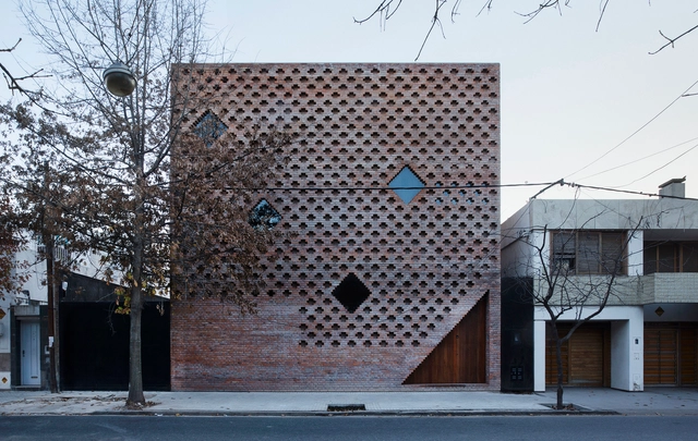 Casa de Tijolos / Diego Arraigada Arquitecto - Casas