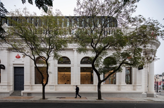 Rehabilitación Ex Banco Español / ZEEARQ + DEL SANTE Arquitectos - Banco, Fachada, Puerta, Arco, Pilares