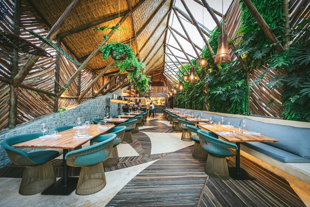 Ello Restaurante / Mareines Arquitetura - Restaurante, Jardim, Viga, Mesa, Cadeira