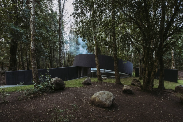 Espacio de meditación Quincho Moholy / José Peña - Otras Estructuras, Jardín, Bancas, Bosque
