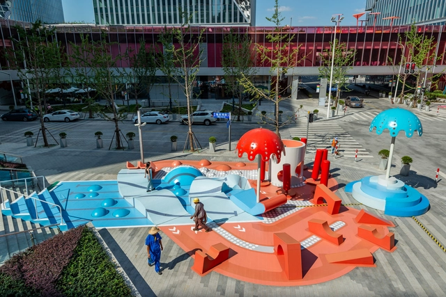 Crystal Pool / 100 Architects - Installation