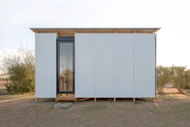 Atelier de madera / Berzero Jaros - Ampliación, Puerta, Fachada