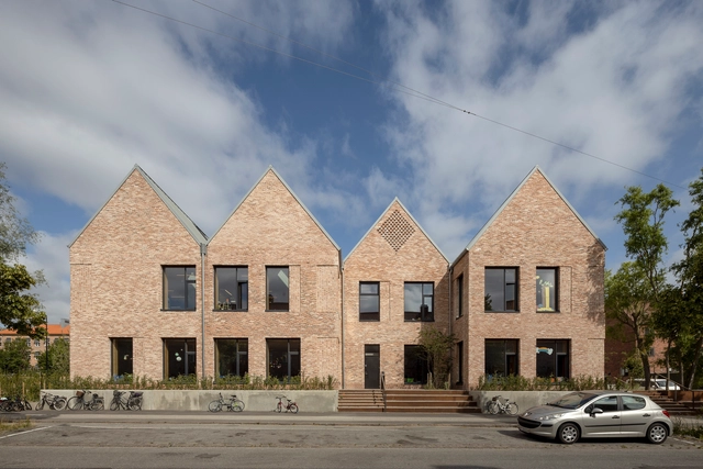 Grøndalsvængets学校，新旧邂逅的开放城市空间 / JJW Arkitekter - 可持续发展
