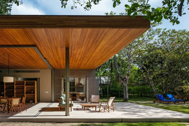 Casa dos Cajueiros / Terra Capobianco + Galeria Arquitetos - Casas