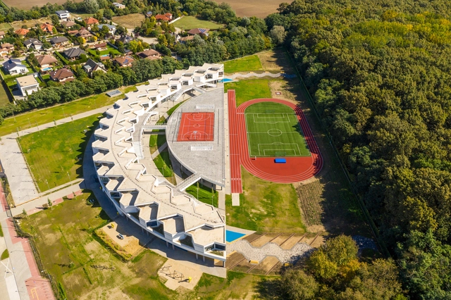 德布勒森国际学校，平等的圆形校园 / BORD Architectural Studio - 中小学校