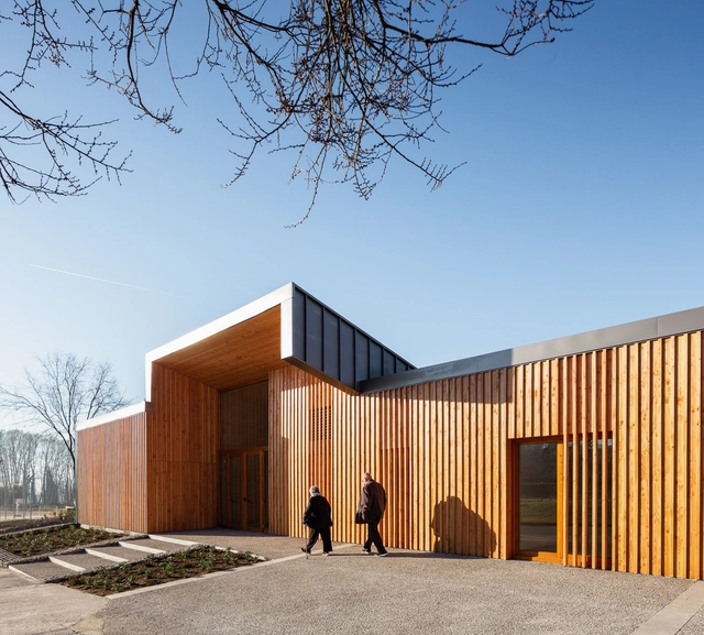 Residencia para adultos en Palaudàries / Codina Prat Valls l Arquitectes Associats - Sustentabilidad, Fachada, Puerta
