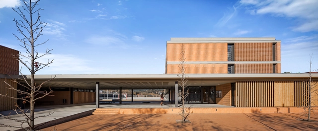 Institución de Educación Superior Aimerigues / Barceló Balanzó Arquitectes + Xavier Gracia - Educación Superior, Fachada