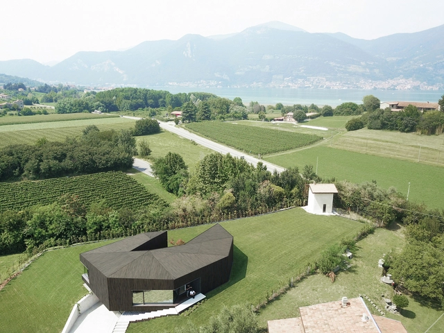 Claw House  / Botticini + Facchinelli ARW - Exterior Photography, Houses