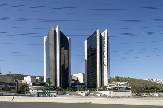 Trébol Park / Landa + Martínez Arquitectos - Arquitectura De Uso Mixto, Fachada, Urbano